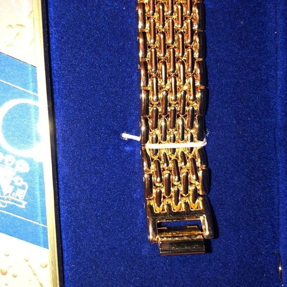 Oleg Cassini New in the box Designer Ladies Quartz Gold Tone Luxury Watch main image 11